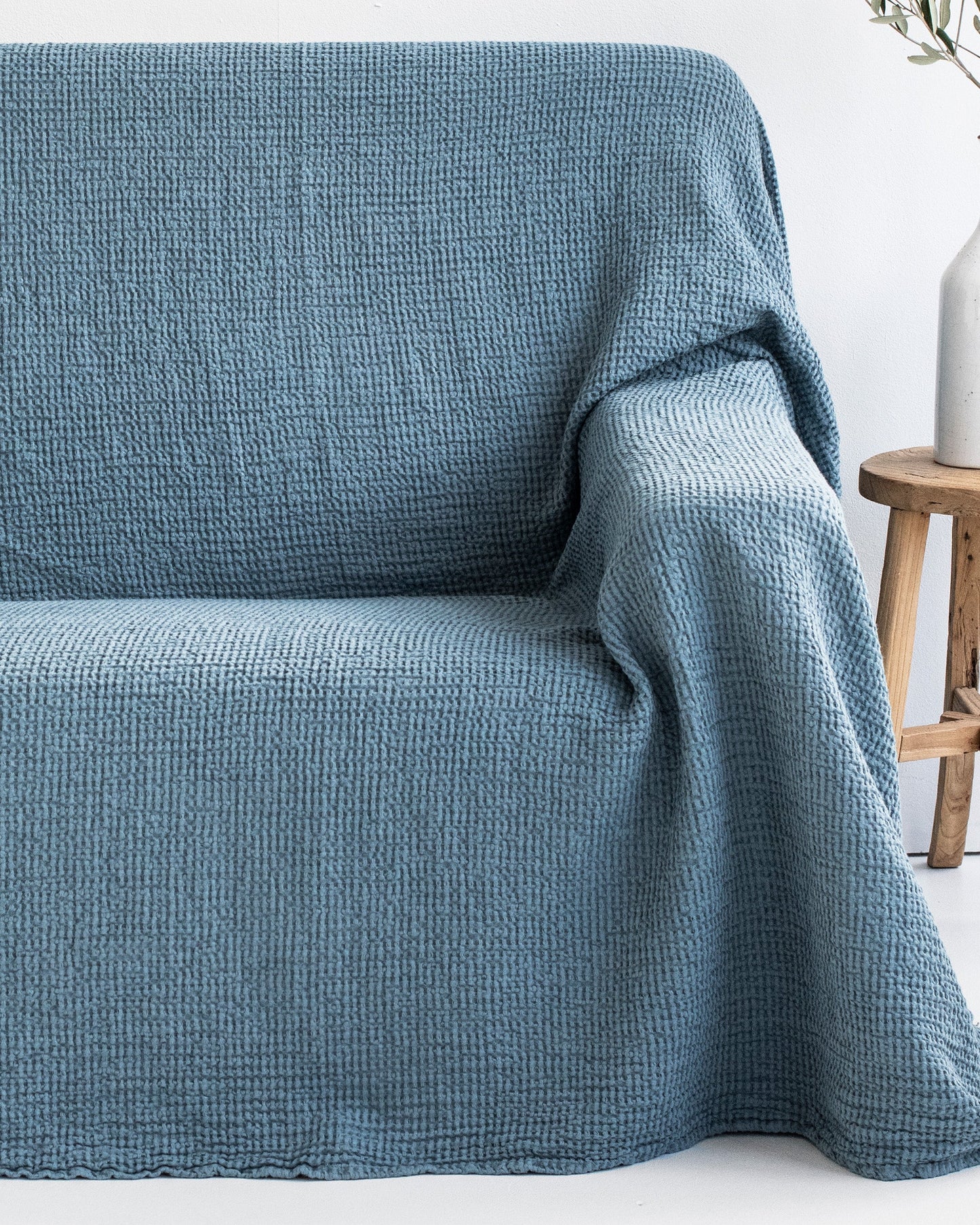 Waffle linen couch cover in Gray blue